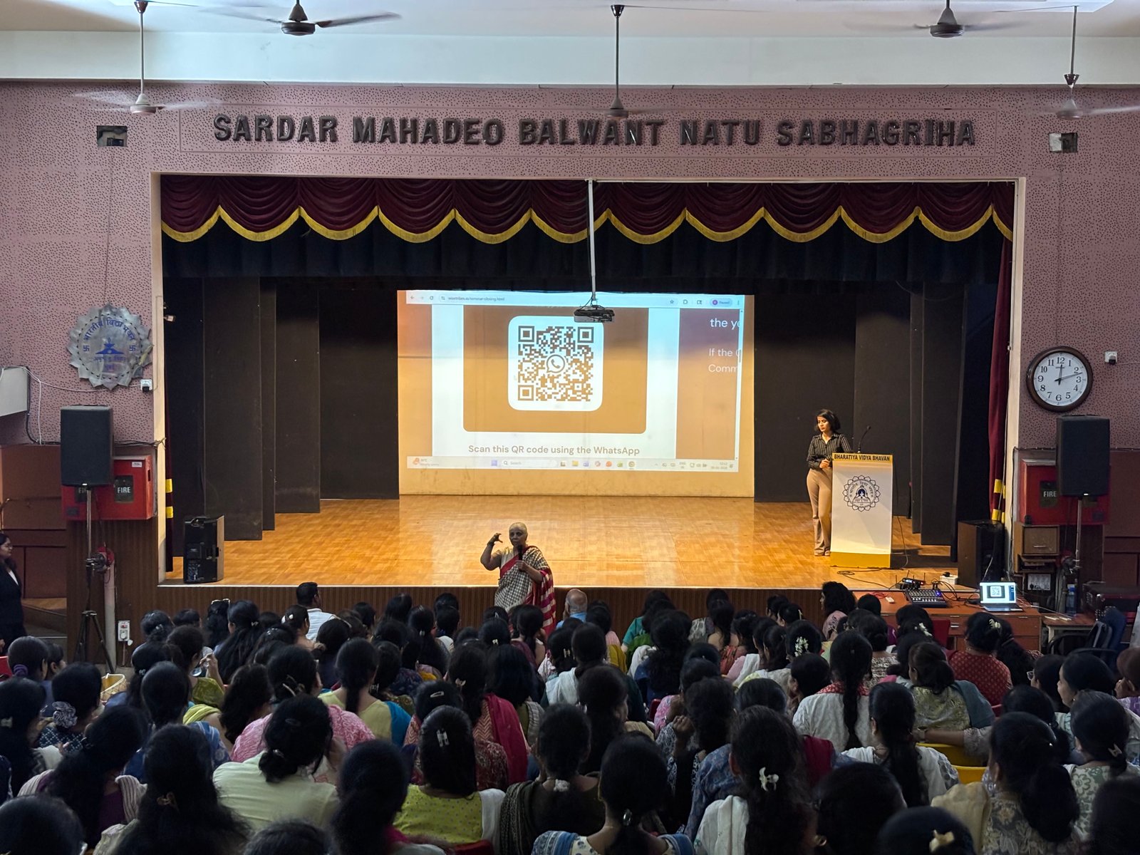 Smart Teaching: AI in Everyday Classrooms