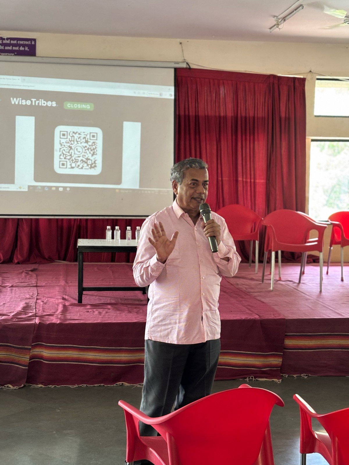 A WiseTribes speaker presenting at a school seminar